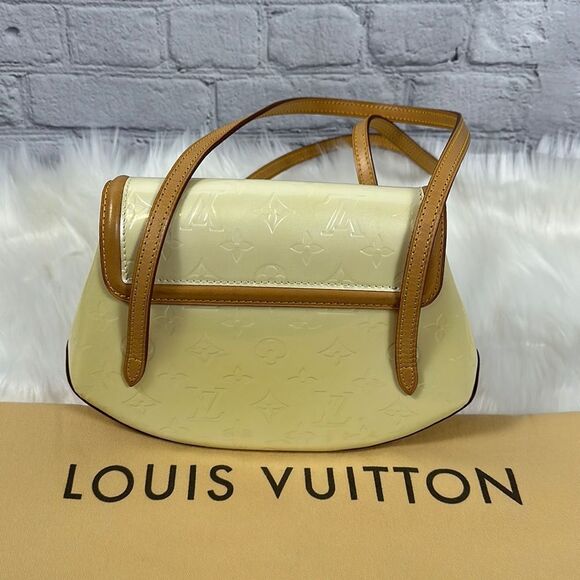 Louis Vuitton Monogram Vernis Perle Shoulder Bag Purse in Biscayne Bay - Picture 2 of 12